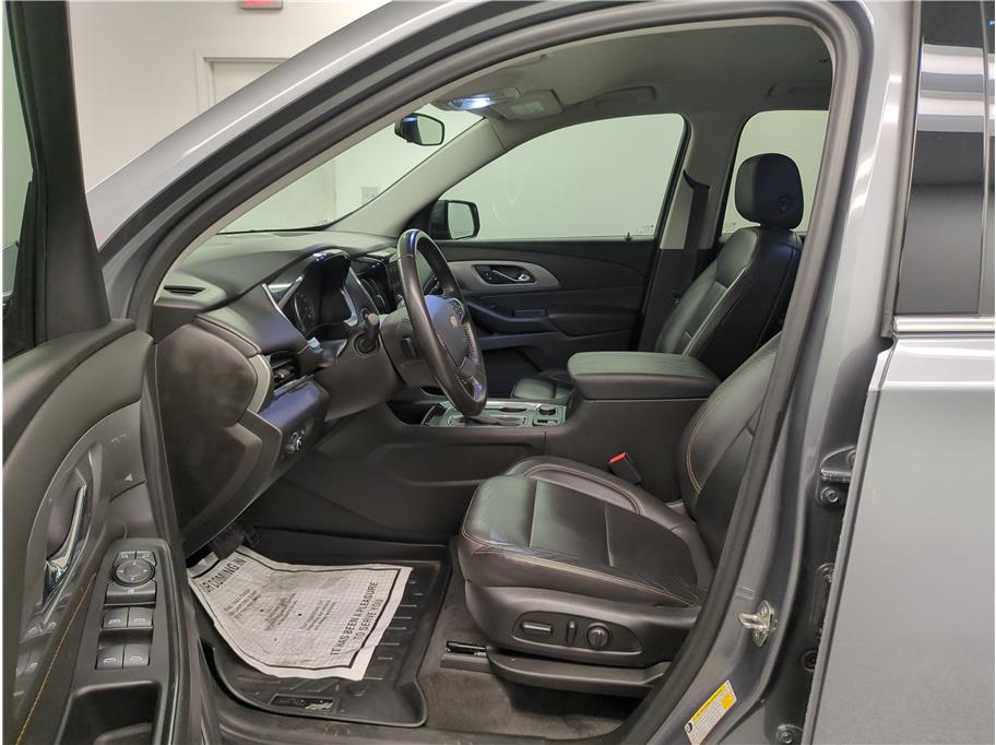2020 Chevrolet Traverse Leather photo 2
