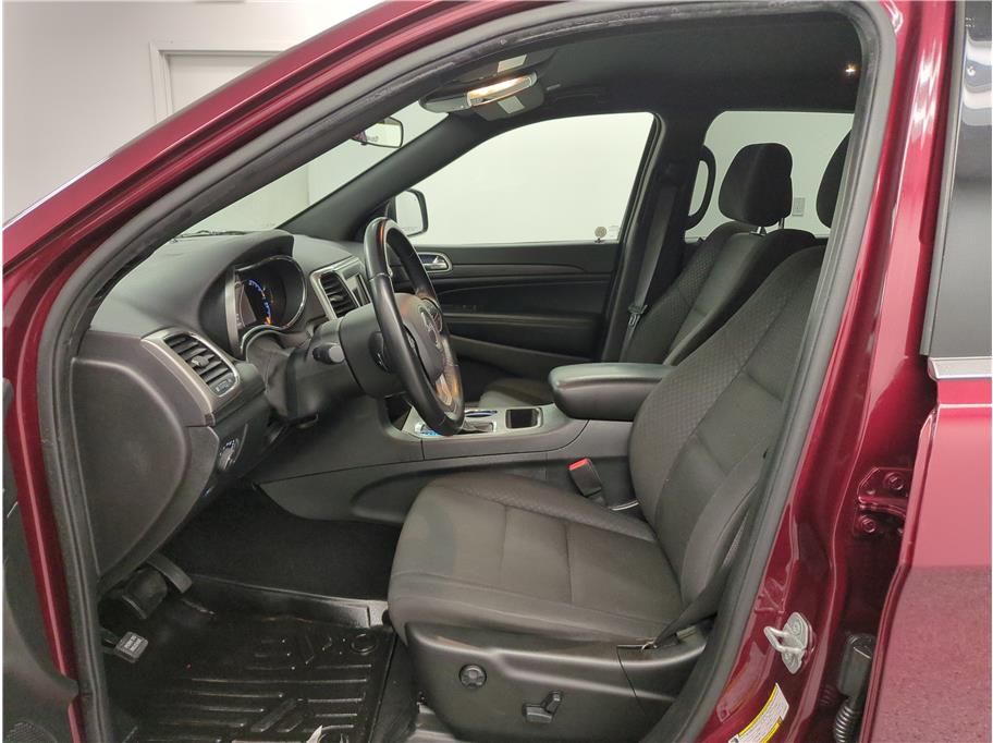 2020 Jeep Grand Cherokee Laredo E photo 2