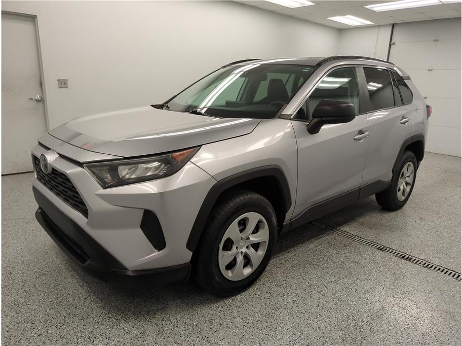 2021 Toyota RAV4 LE - Photo 3