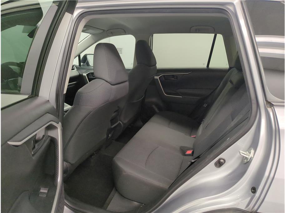 2021 Toyota RAV4 LE - Photo 6