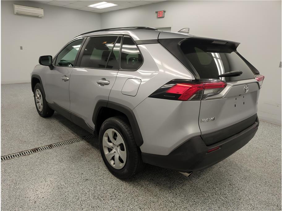 2021 Toyota RAV4 LE - Photo 7