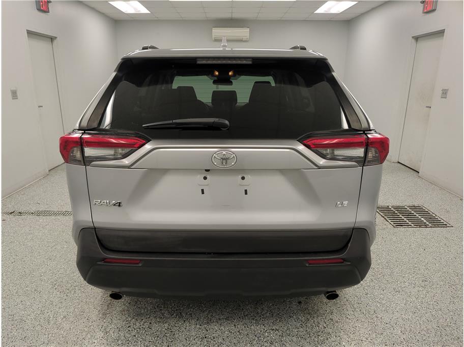 2021 Toyota RAV4 LE - Photo 8