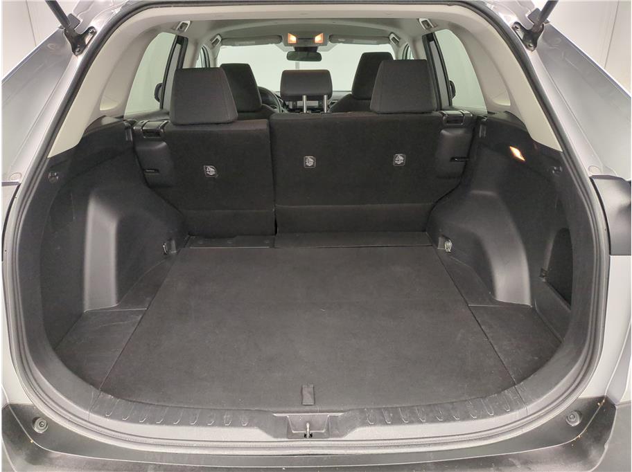 2021 Toyota RAV4 LE - Photo 9