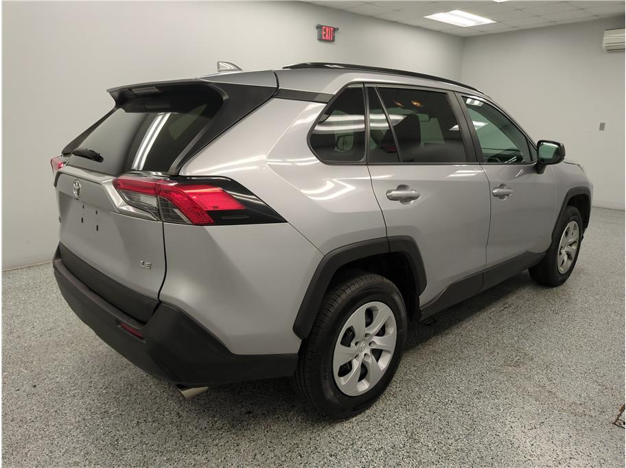 2021 Toyota RAV4 LE - Photo 10