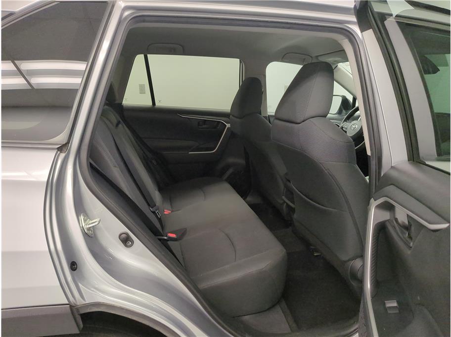 2021 Toyota RAV4 LE - Photo 11