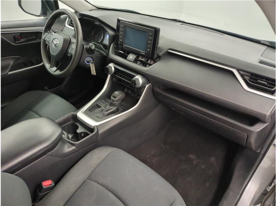2021 Toyota RAV4 LE - Photo 13
