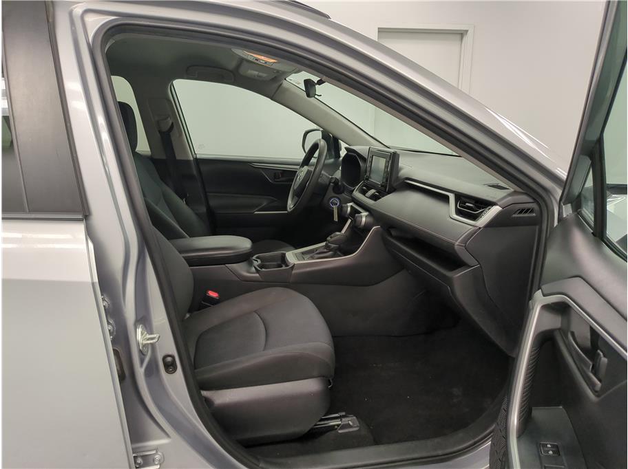 2021 Toyota RAV4 LE - Photo 14