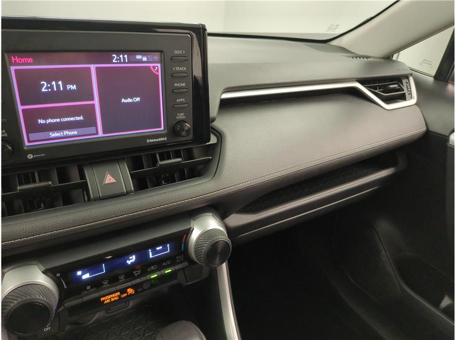 2021 Toyota RAV4 LE - Photo 17