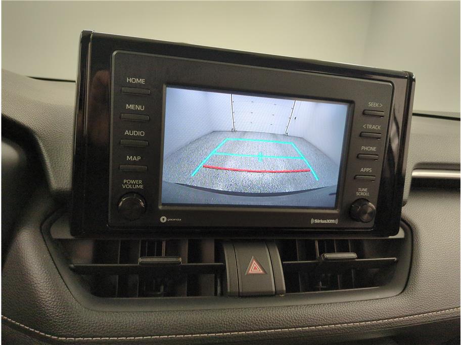 2021 Toyota RAV4 LE - Photo 18