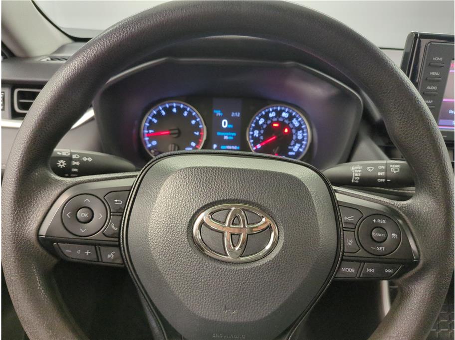 2021 Toyota RAV4 LE - Photo 20