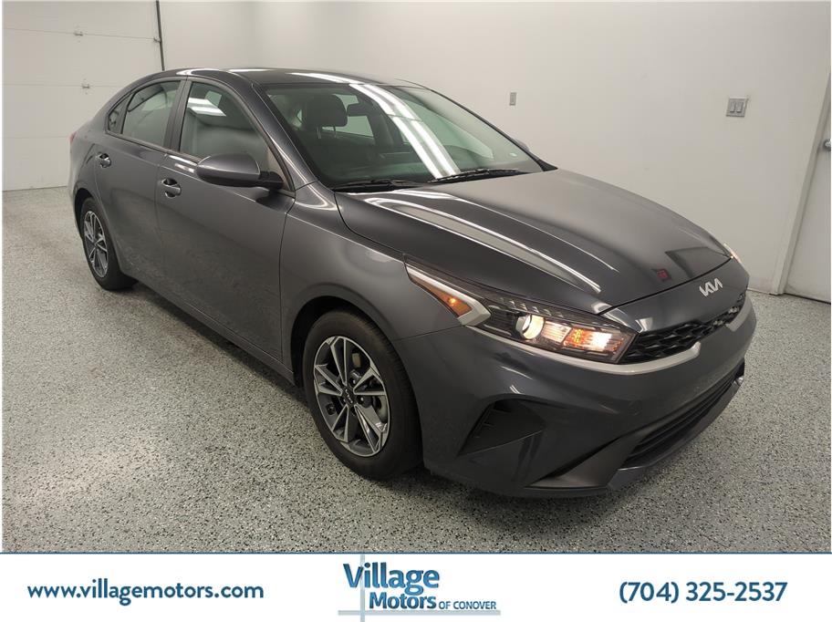 2024 Kia Forte LXS AT's photo