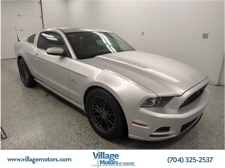2014 Ford Mustang GT Premium's photo