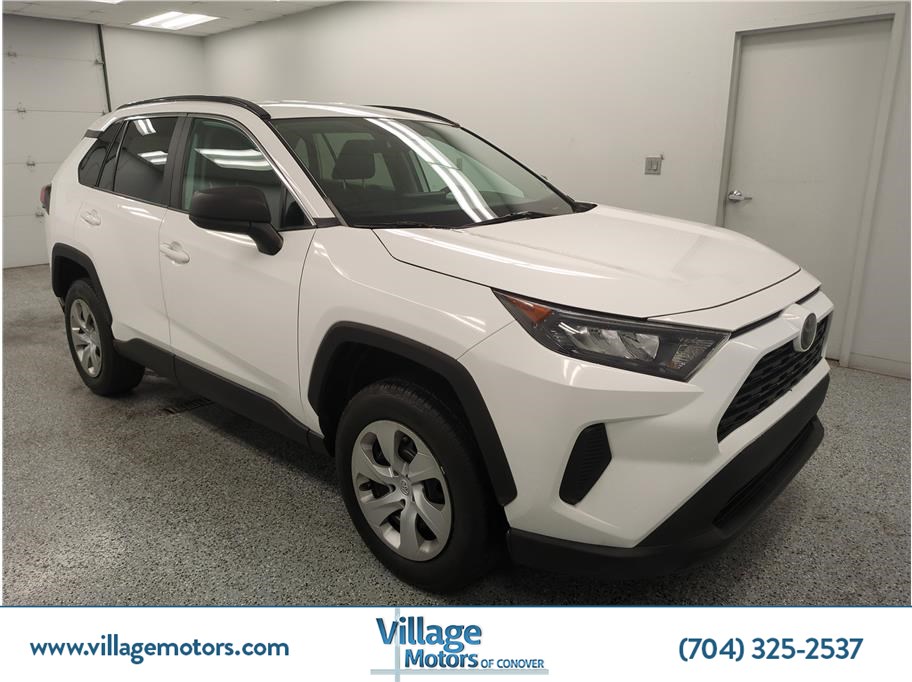 2020 Toyota RAV4 LE FWD's photo