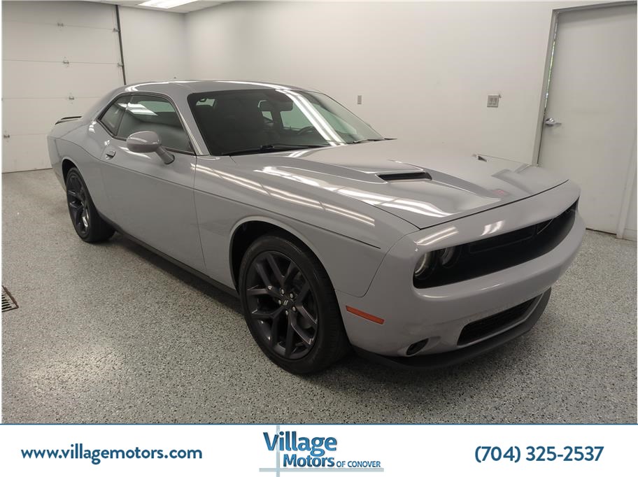 2020 Dodge Challenger SXT Auto's photo