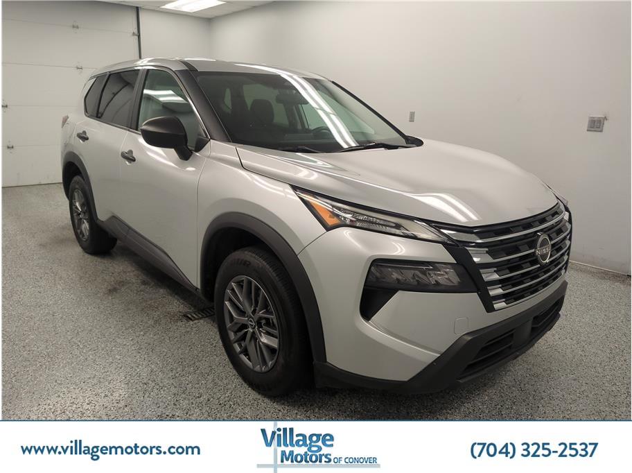 2024 Nissan Rogue S FWD's photo