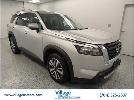 2025 Nissan Pathfinder SL