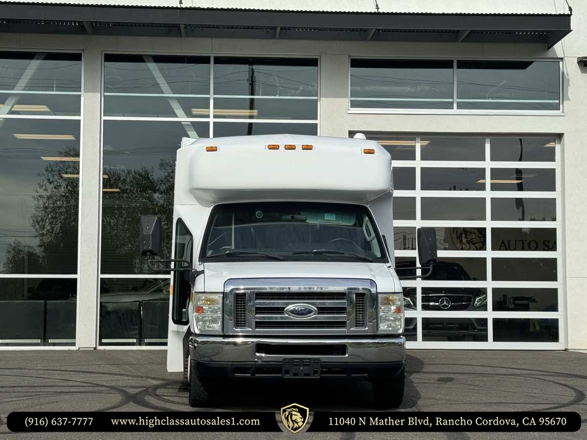 2011 Ford E-450 photo 3