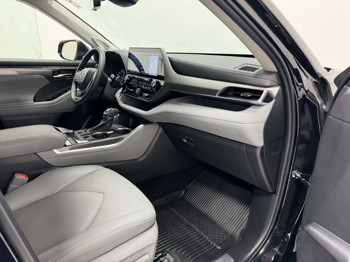 Sold 2022 Toyota Highlander Limited in Rancho Cordova