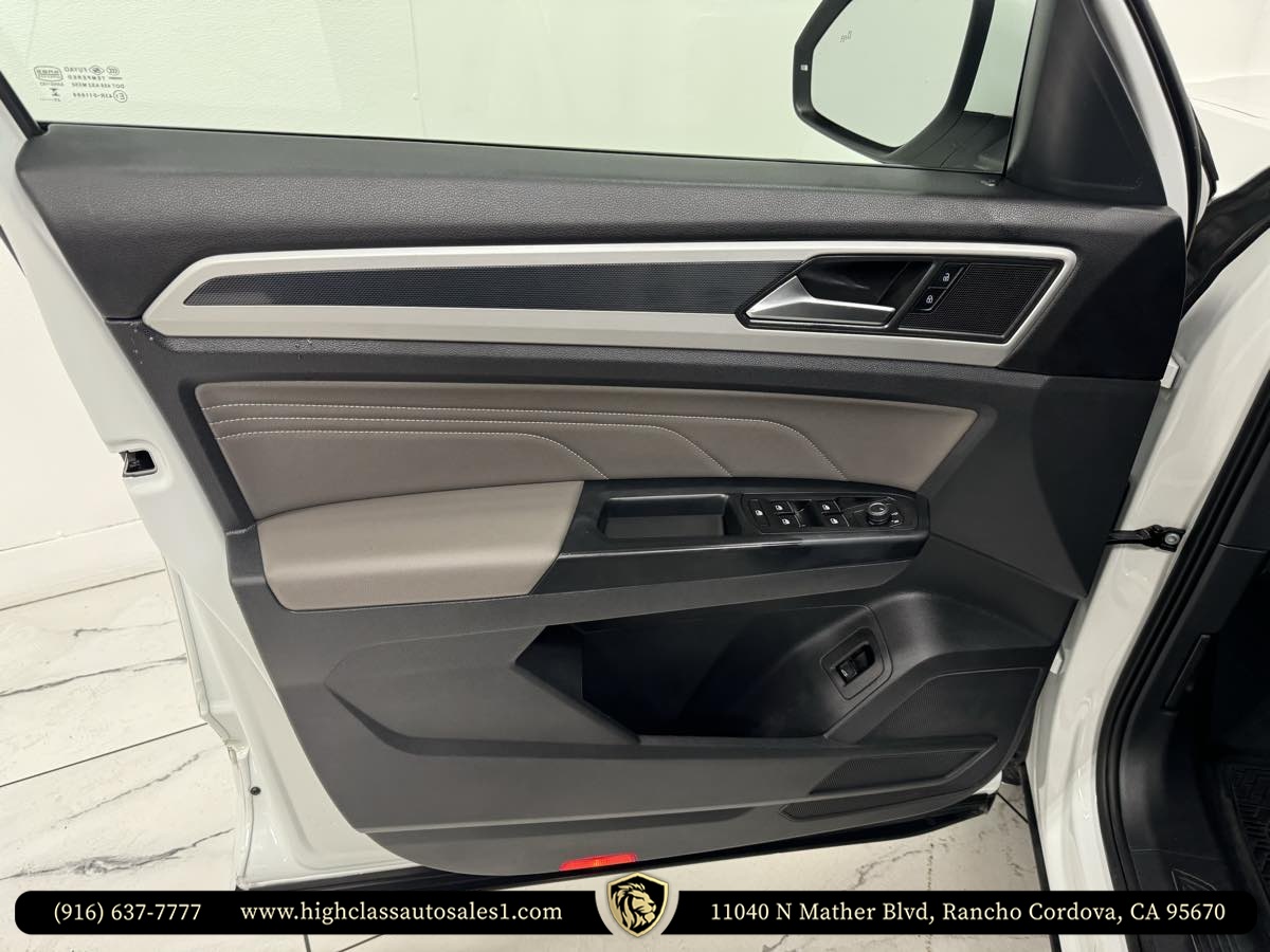 2021 Volkswagen Atlas Cross Sport V6 SEL R-Line photo 12