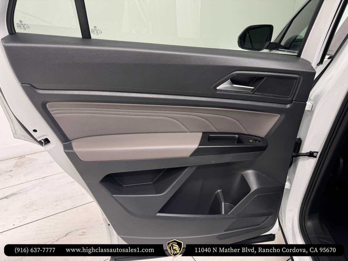2021 Volkswagen Atlas Cross Sport V6 SEL R-Line photo 17