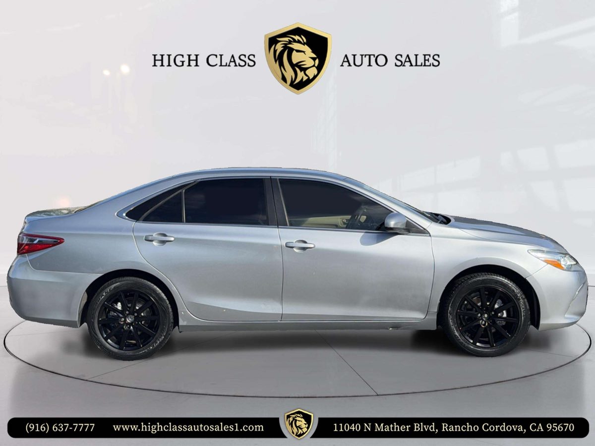 2017 Toyota Camry XLE SE photo 4