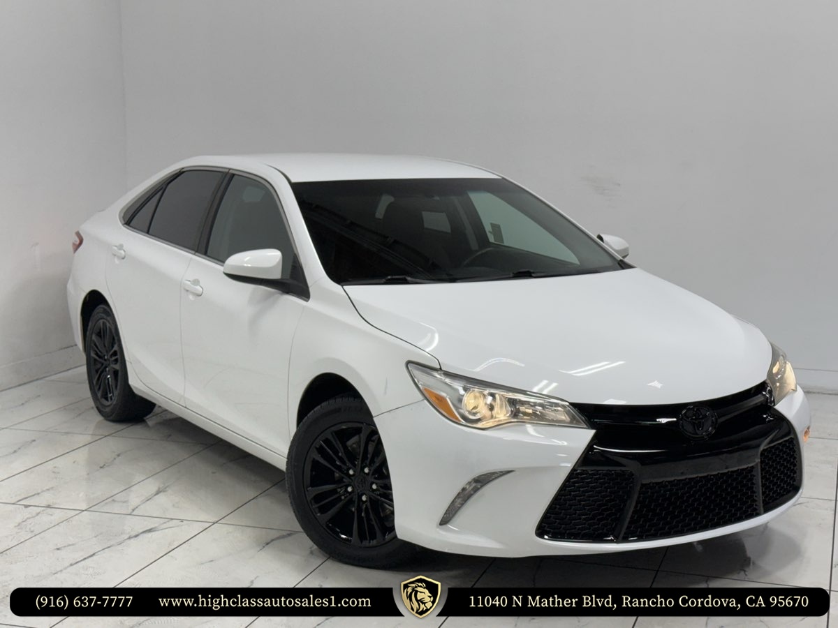 2016 Toyota Camry SE photo 2