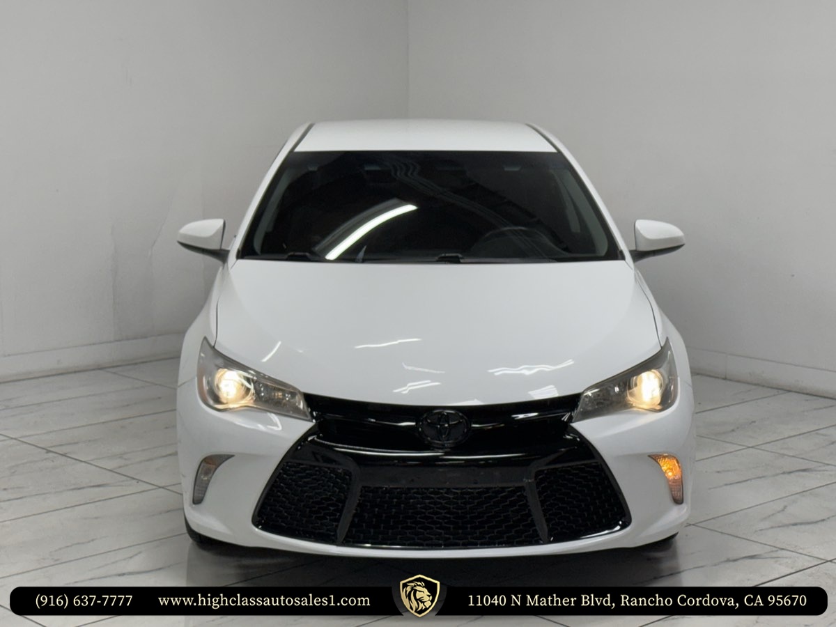 2016 Toyota Camry SE photo 4