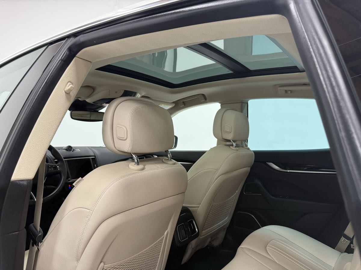 2022 Maserati Levante GT photo 14
