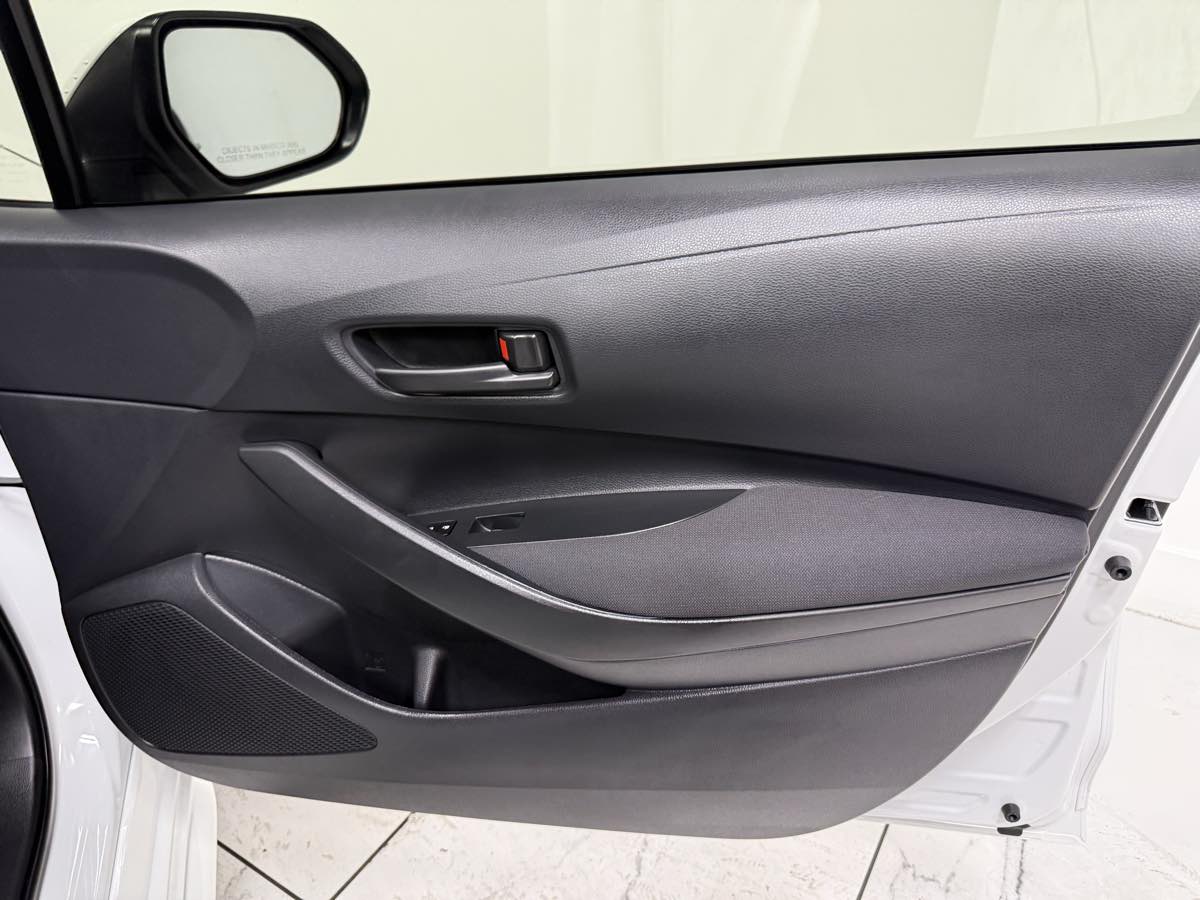 2024 Toyota Corolla Hybrid LE photo 21