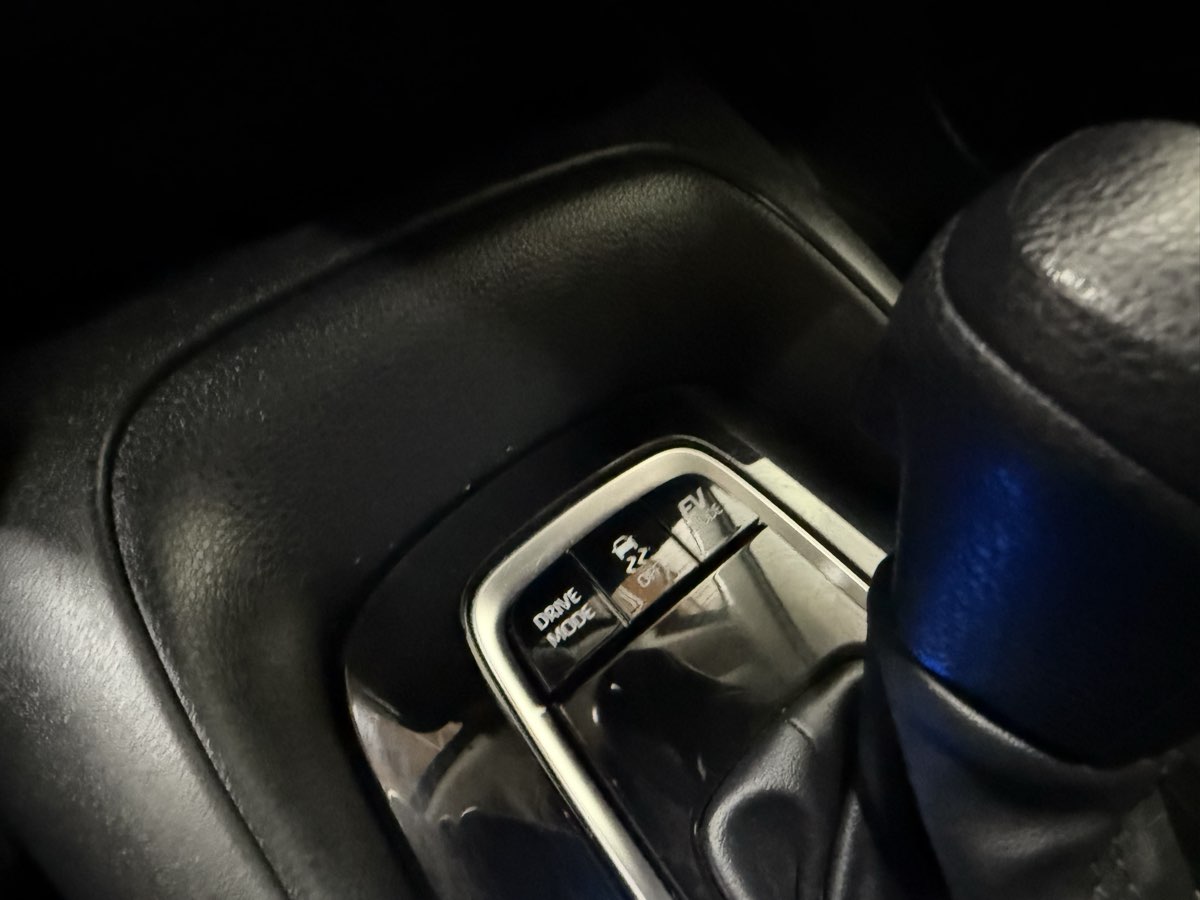 2024 Toyota Corolla Hybrid LE photo 32
