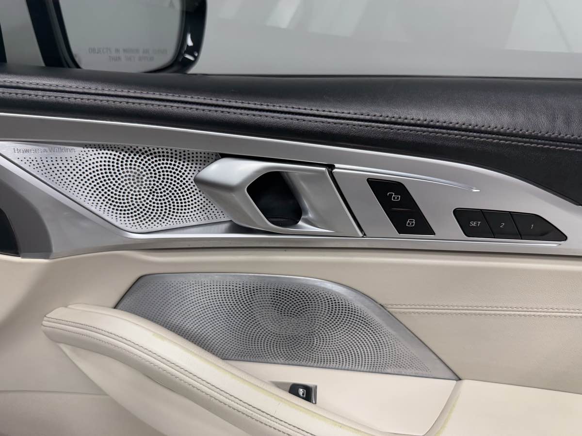 2022 BMW 8 Series M850i - Photo 15