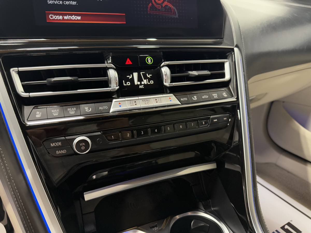 2022 BMW 8 Series M850i - Photo 24