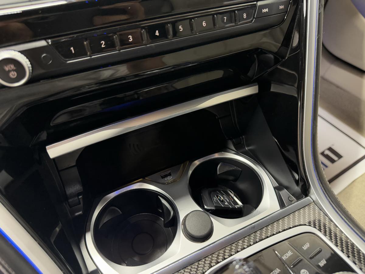 2022 BMW 8 Series M850i - Photo 25