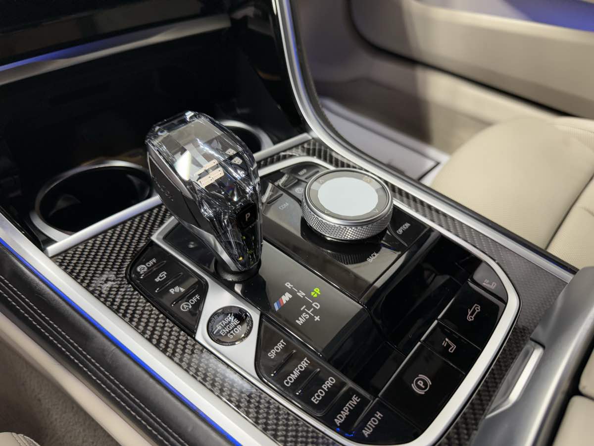 2022 BMW 8 Series M850i - Photo 28