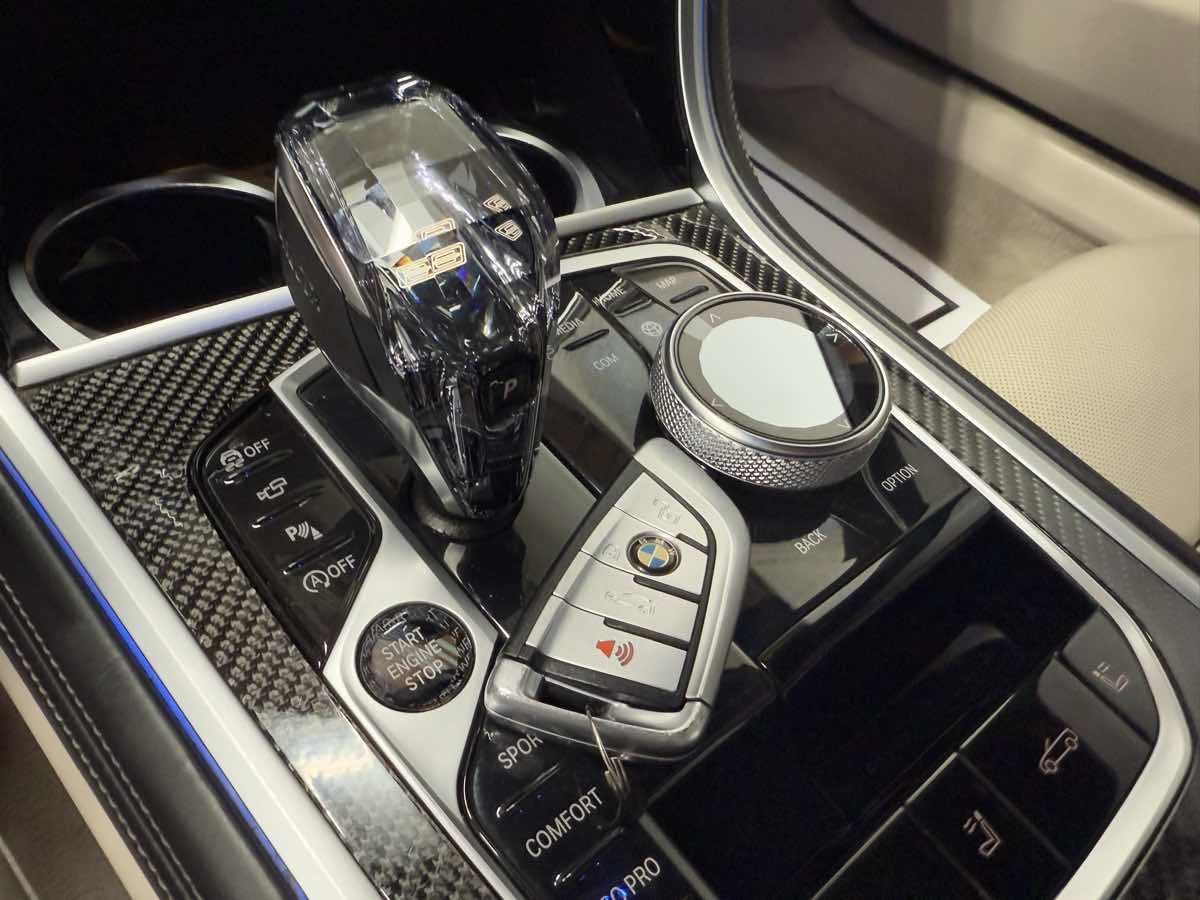 2022 BMW 8 Series M850i - Photo 29