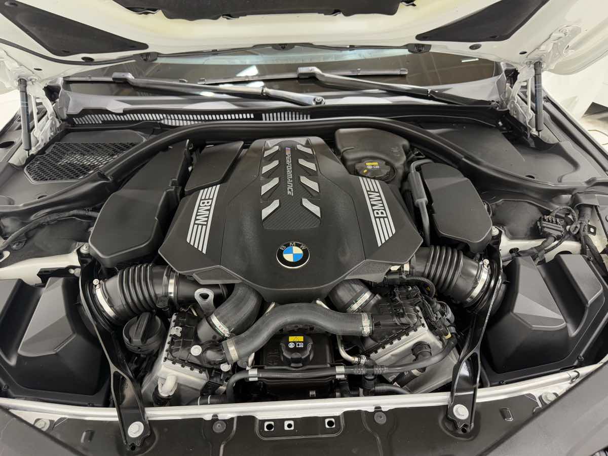 2022 BMW 8 Series M850i - Photo 35