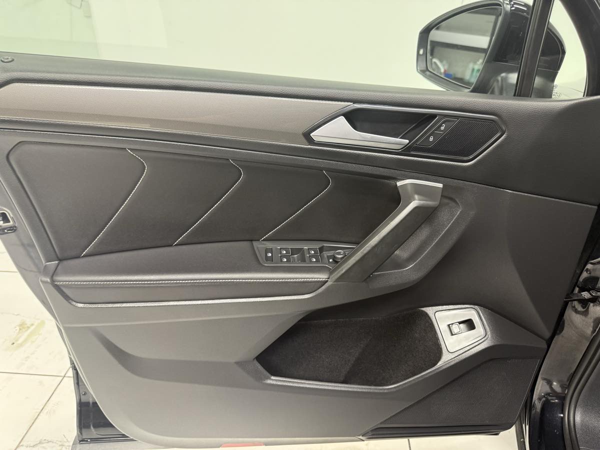 2024 Volkswagen Tiguan SE photo 2