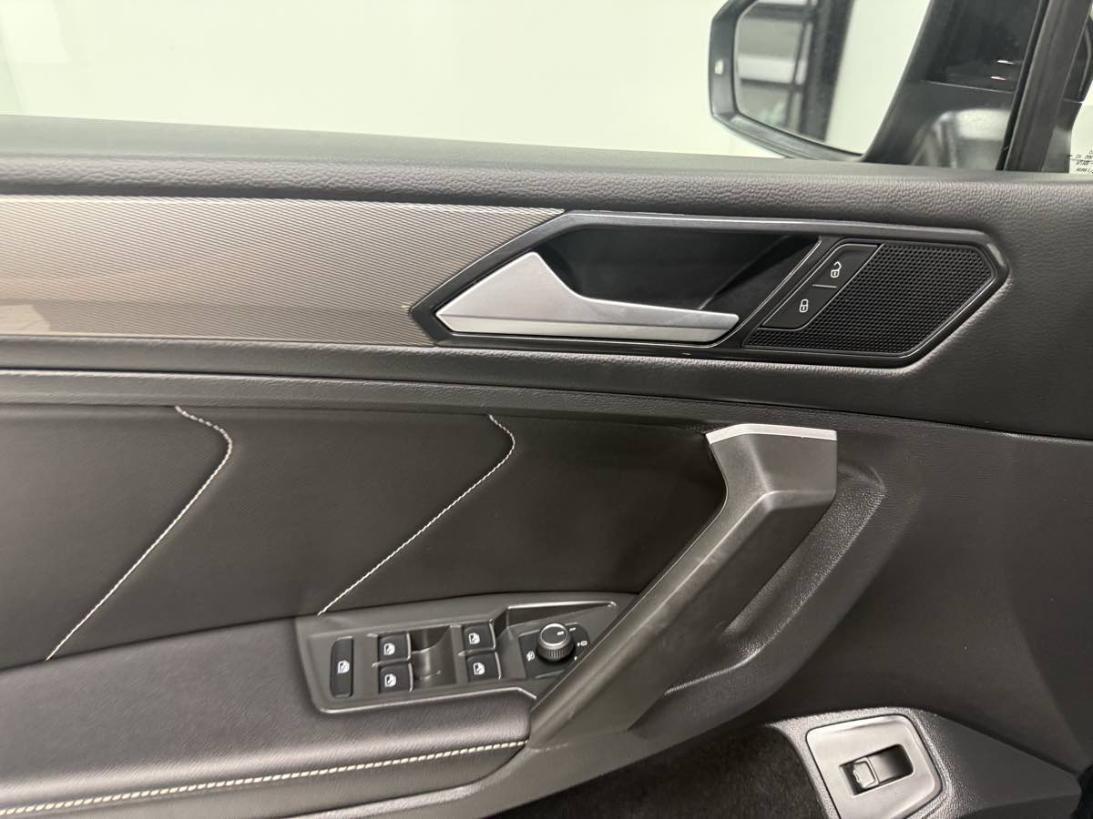 2024 Volkswagen Tiguan SE photo 3