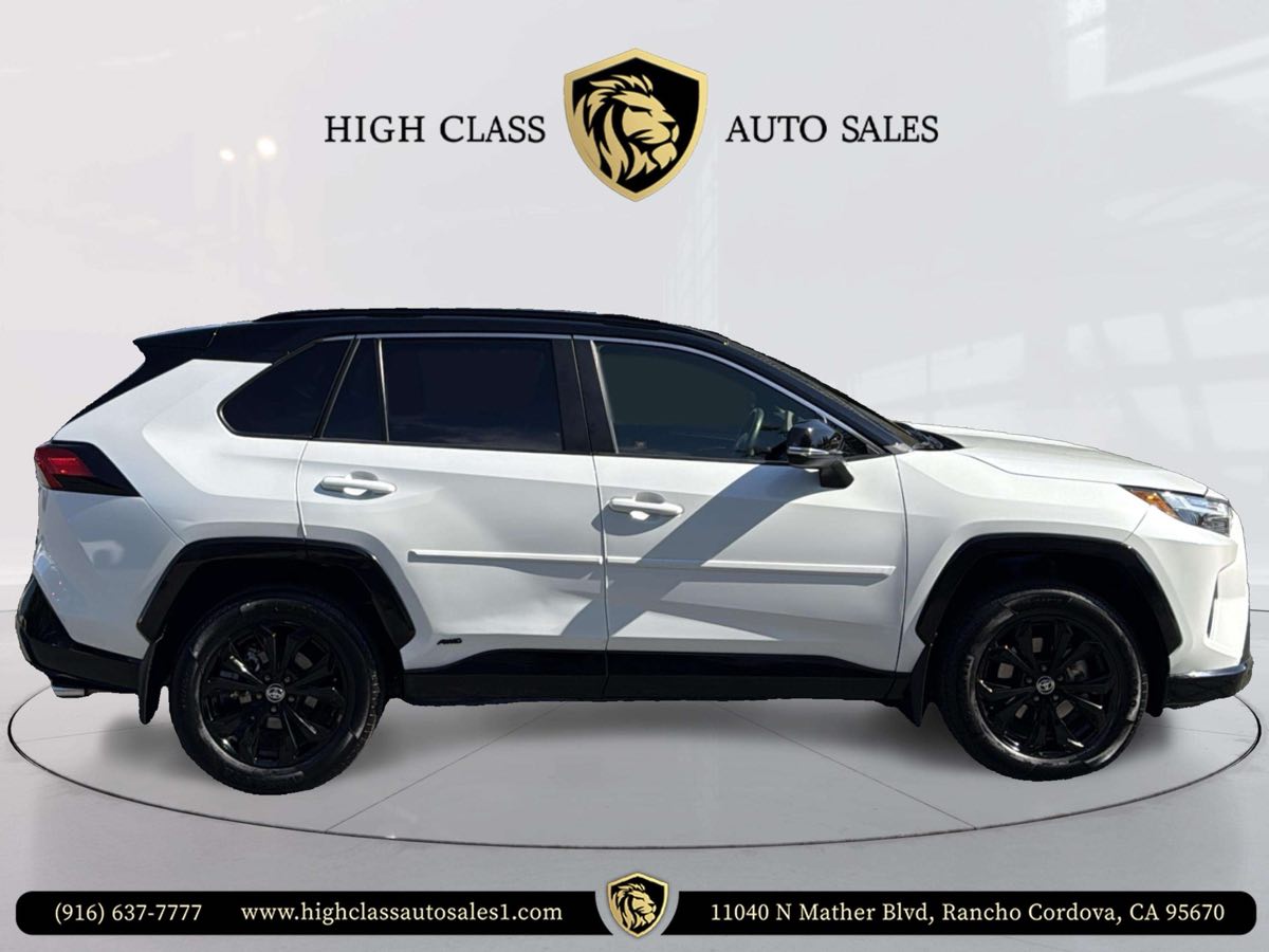 2024 Toyota RAV4 Hybrid XSE photo 3