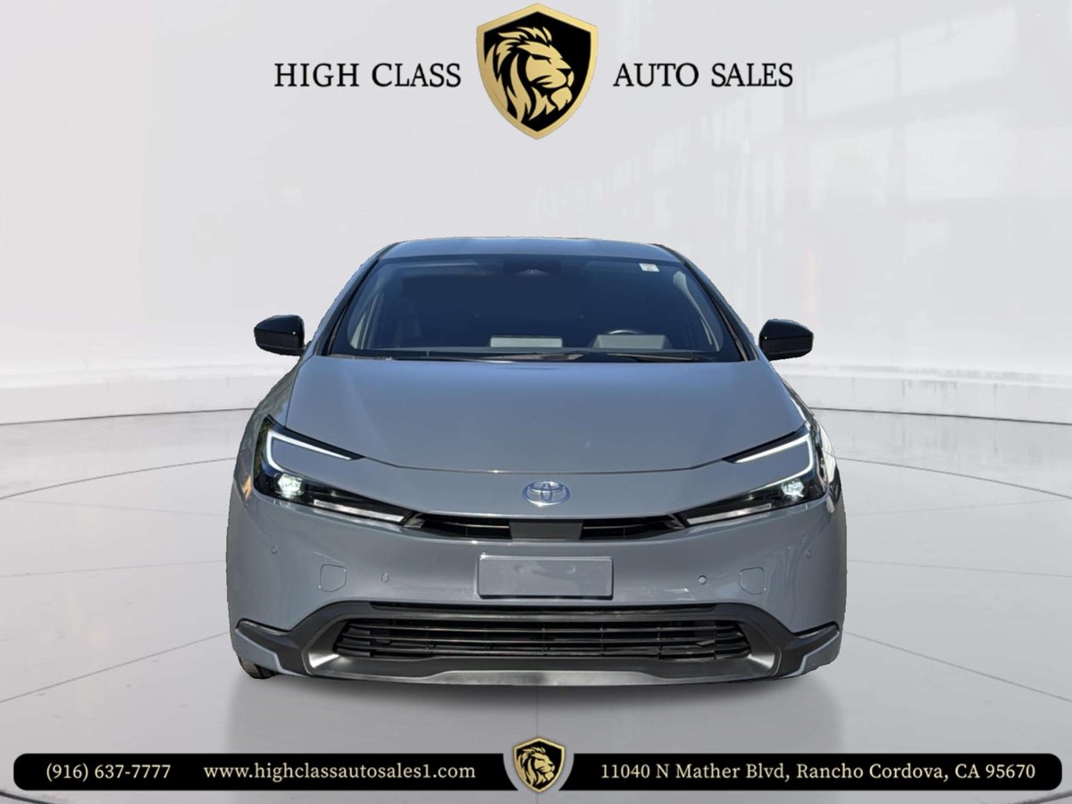 2023 Toyota Prius LE photo 2