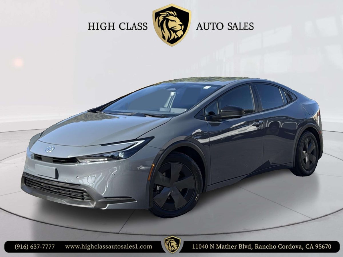 2023 Toyota Prius LE photo 3