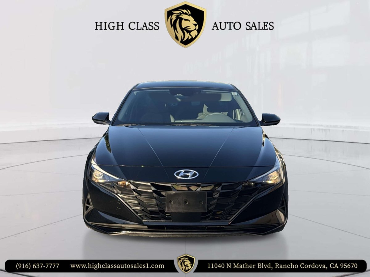 2023 Hyundai Elantra SEL photo 2