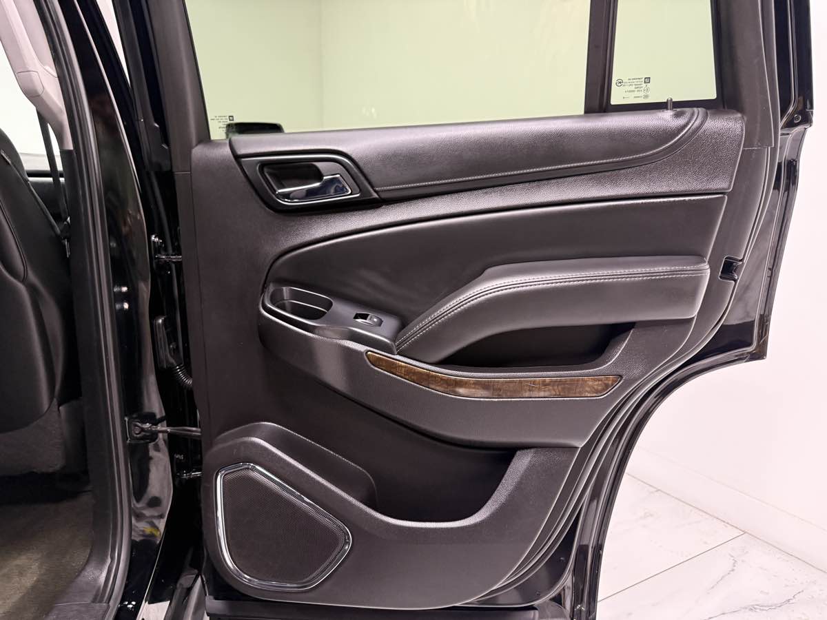 2015 Chevrolet Tahoe LT photo 17