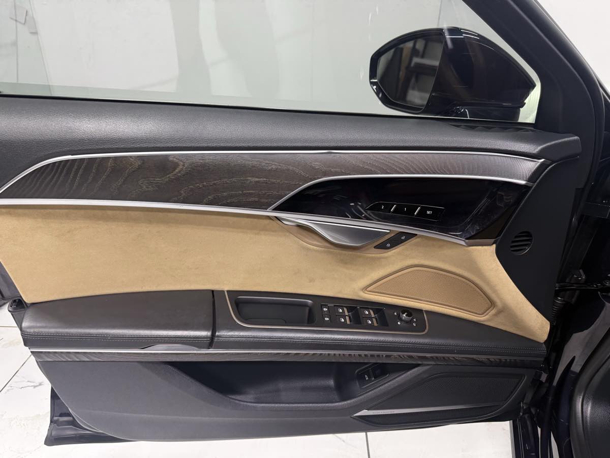 2019 Audi A8 Quattro L photo 9