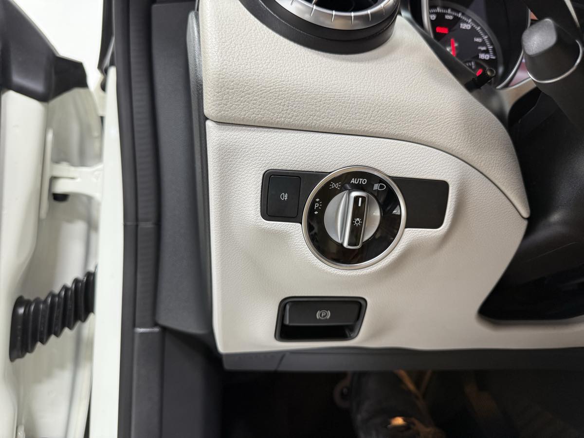 2018 Mercedes Benz CLA 250 photo 28