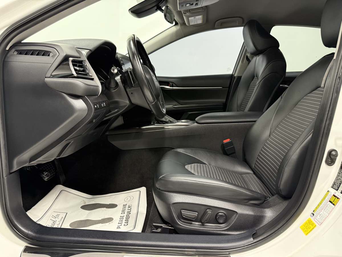 2022 Toyota Camry SE photo 10