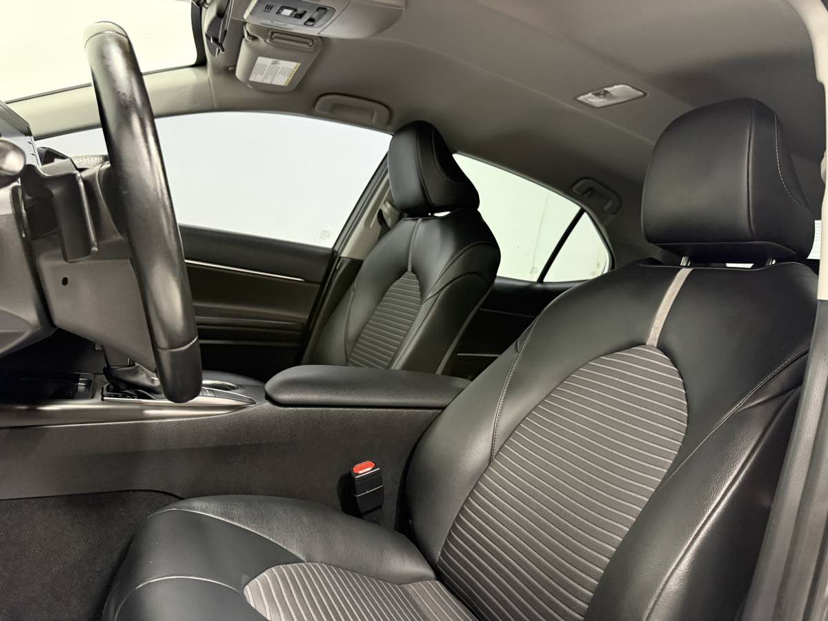 2022 Toyota Camry SE photo 11