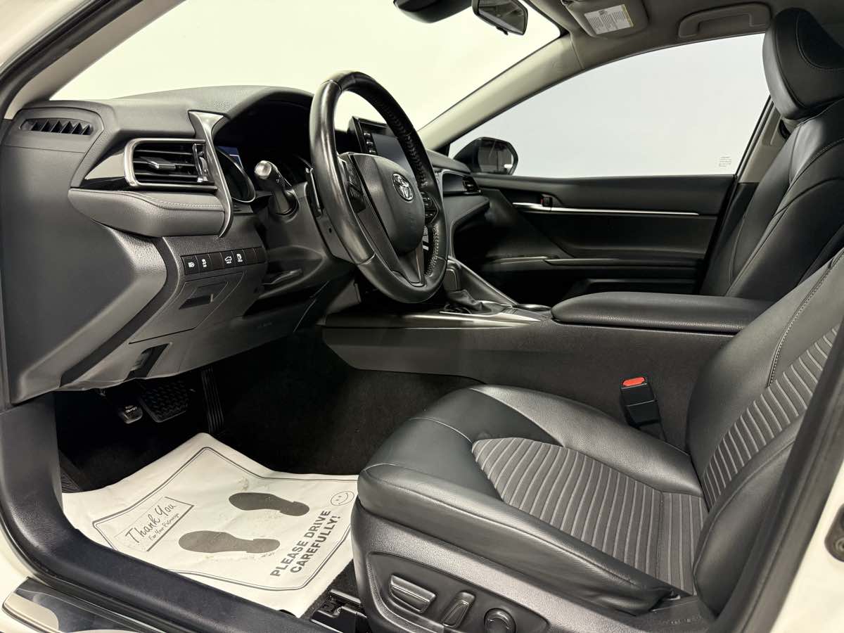 2022 Toyota Camry SE photo 12