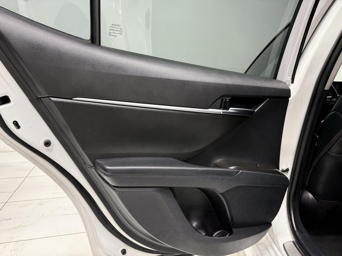 2022 Toyota Camry SE photo 13
