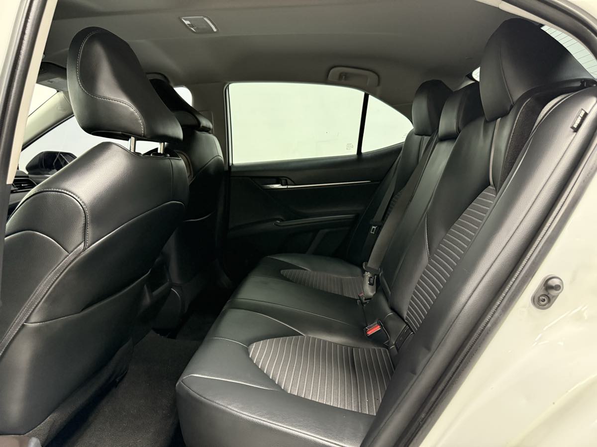 2022 Toyota Camry SE photo 14